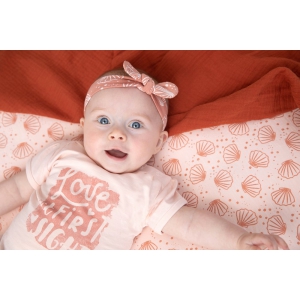 T-shirt Love at - Shells Roze