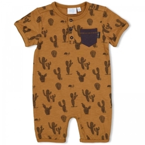 kort pakje-looking sharp camel
