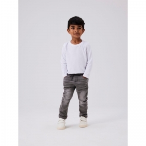 medium grey den