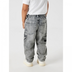 medium grey den