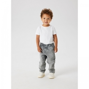 medium grey den